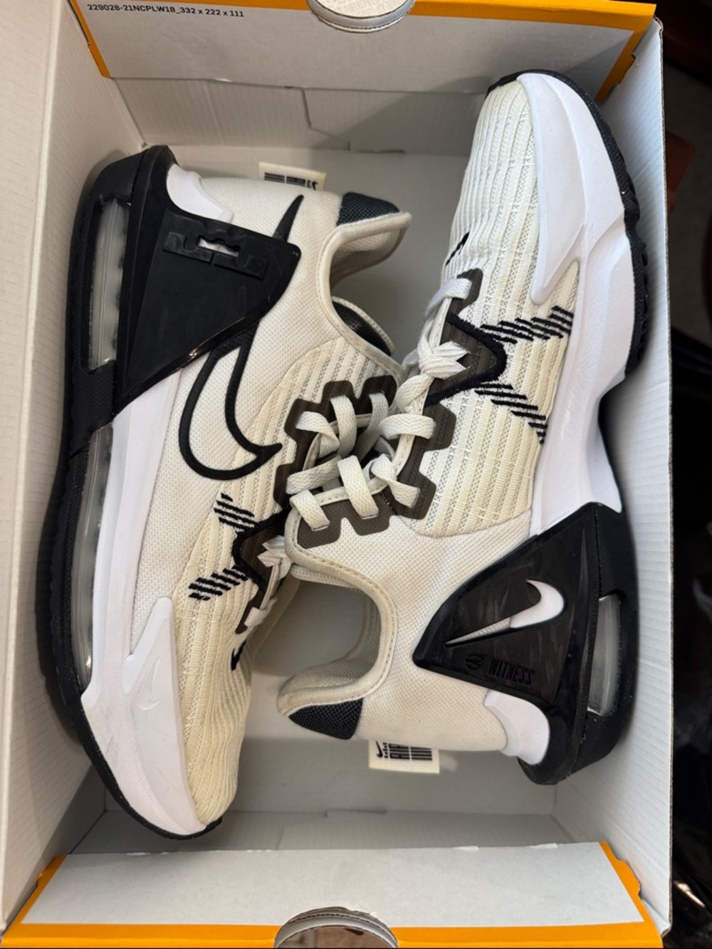 Nike LeBron Witness VI TB Sneakers 8.5